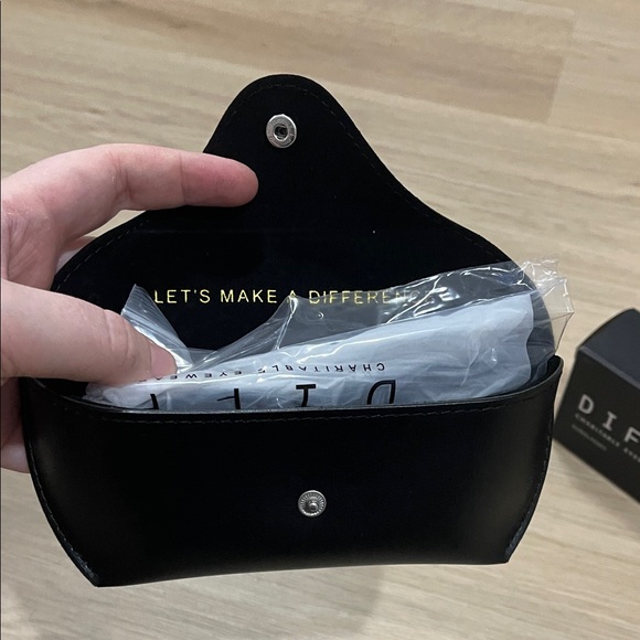 Diff Eyewear Dark Blue Sunglasses - Picture 5 of 6